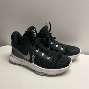 Lebron witnessing, size 10, used, good shape.